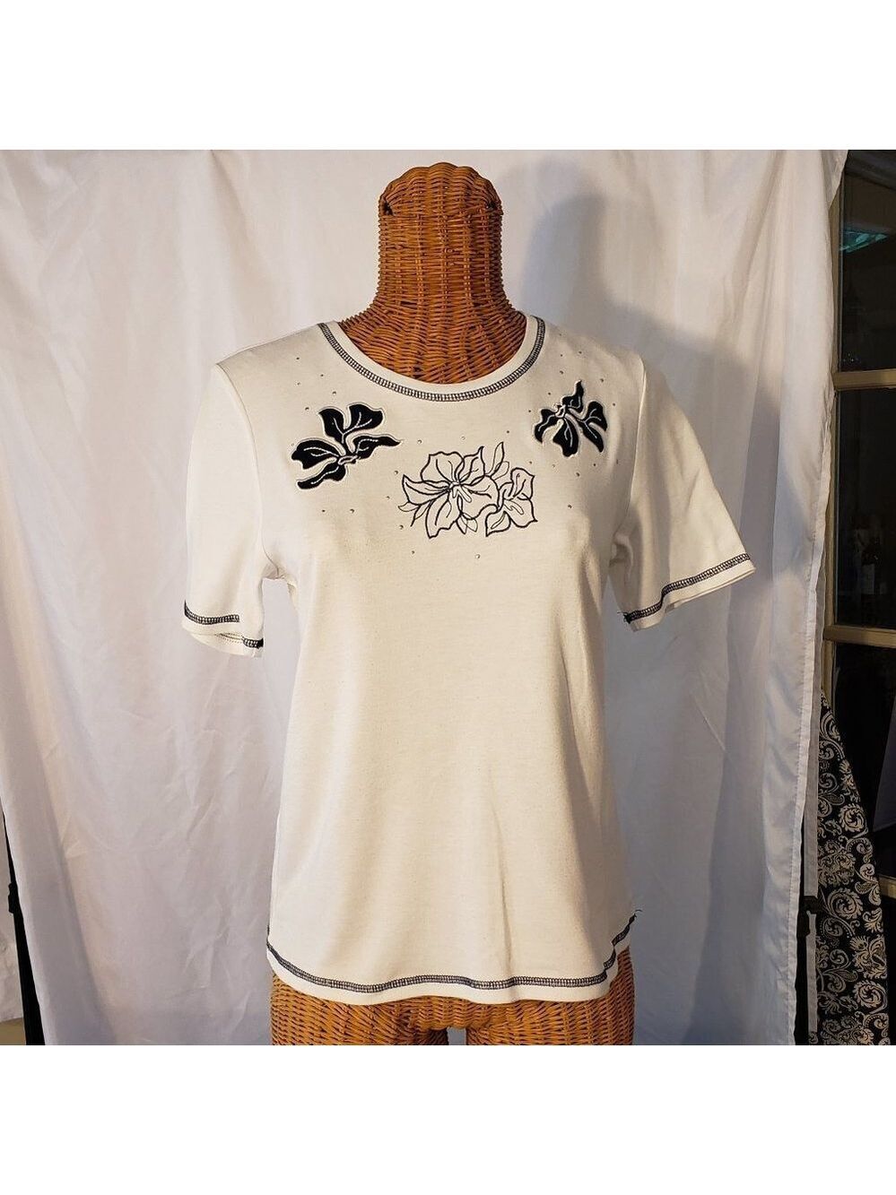 Ladies ALIA Short Sleeve Tee Shirt w/Embroidered Flowers Neckline in Cream - S/P